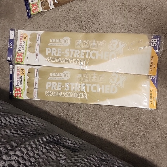 6 Packs Freetress 56" braiding hair 6 packs - Picture 3 of 5